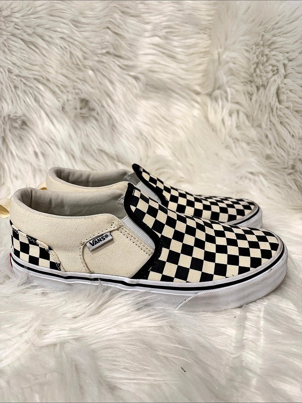 Vans Classic Slip-On Checkerboard Sneakers Black & White Youth 5.5 Women’s 7